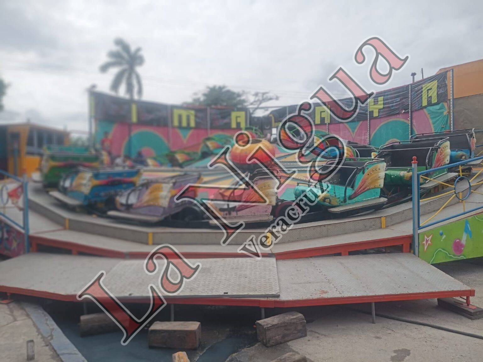 Reportan a trabajadores de la feria de Las Choapas, fumando hierba verde