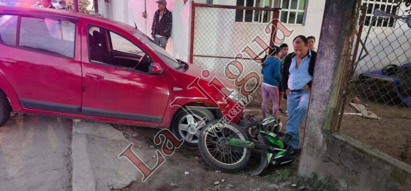 Mujer policía, quiso acabar con su “amasio” y le echó su carro encima en Martínez de la Torre