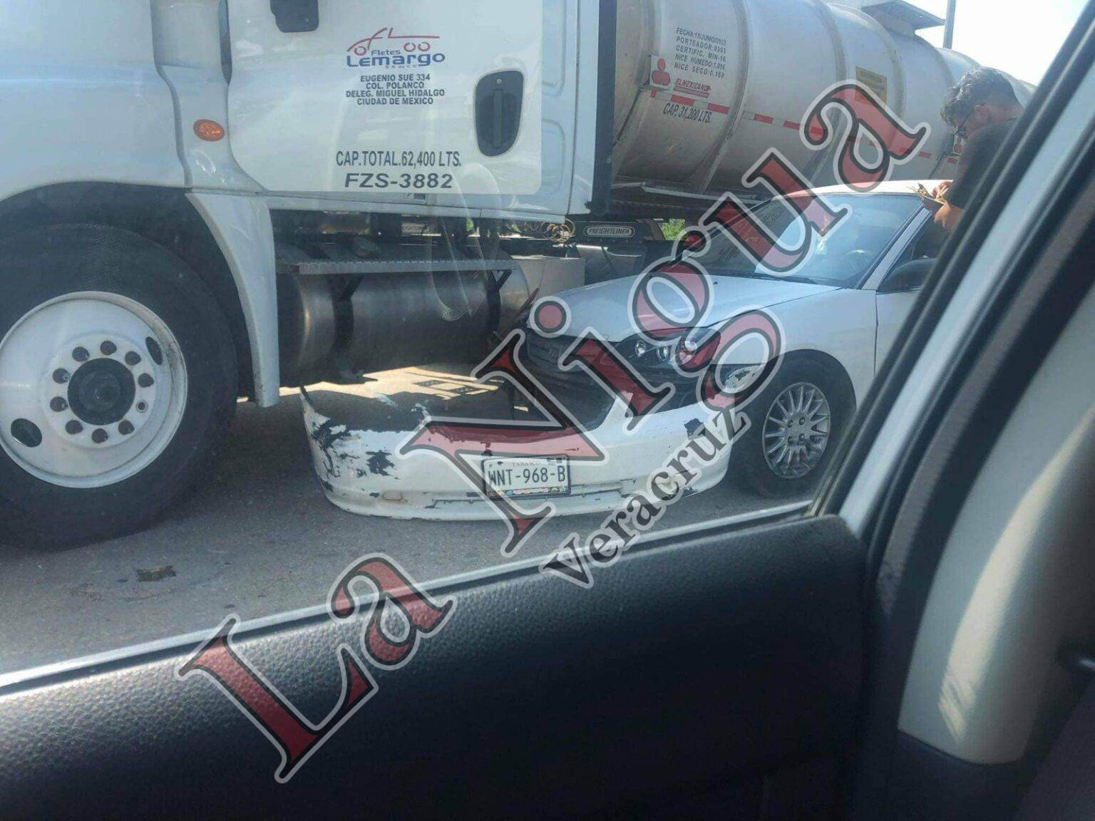 CHOQUE EN PLENA NAVIDAD; EN LAS CASETAS DEL PUENTE COATZA 1 SE CONGESTIONA LAS ENTRADAS Y SALIDAS.