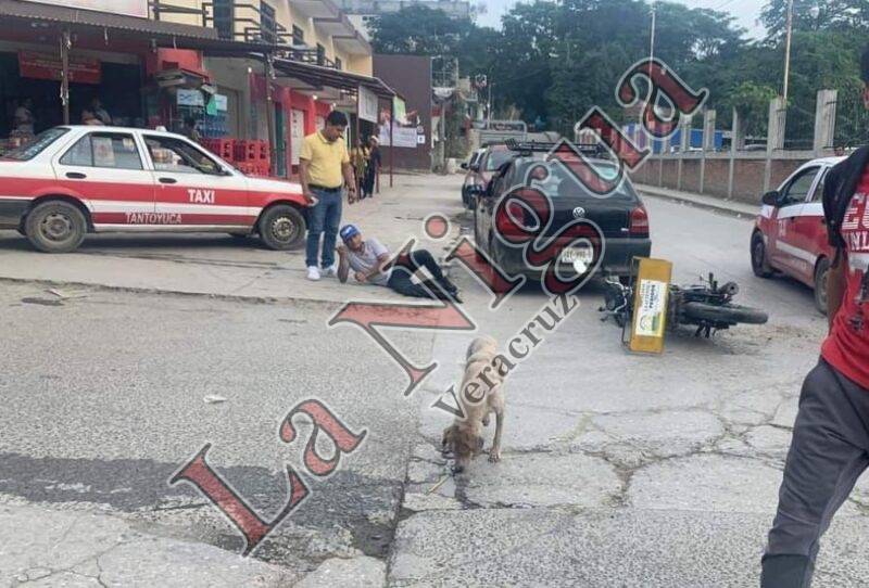 Joven motociclista resulta lesionado tras ser impactado por camioneta