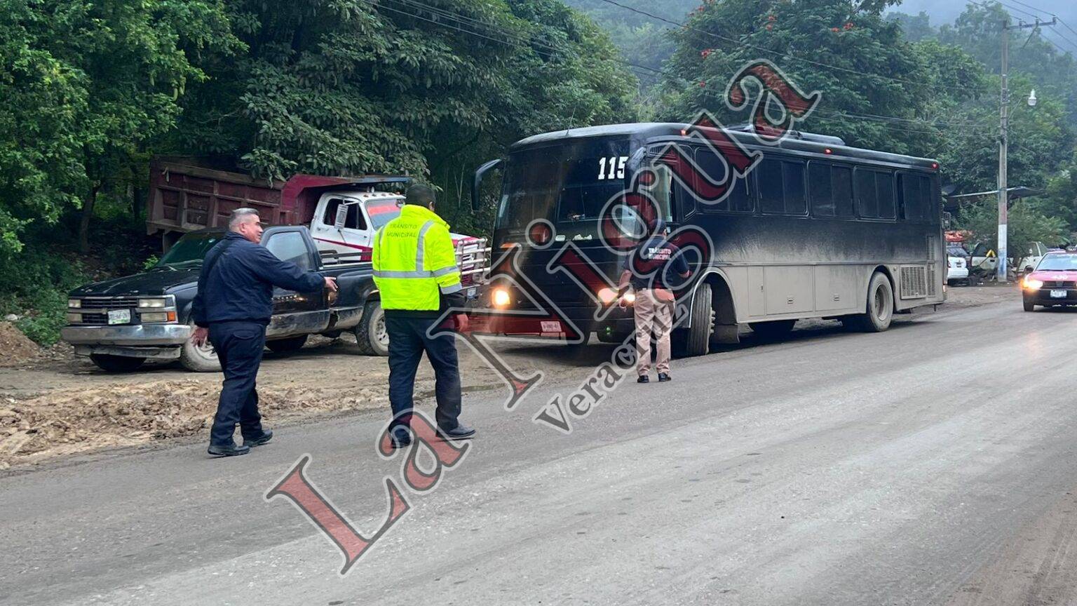 Autobús de turismo arrolla a mujer en Tantoyuca