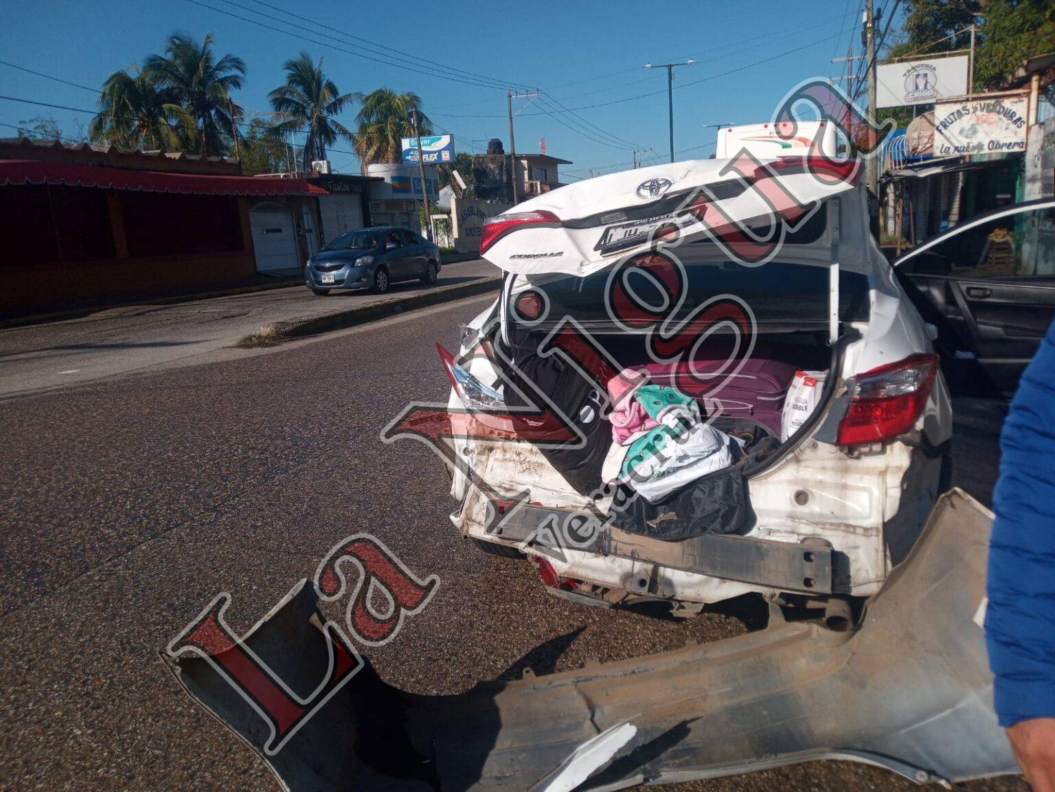 Distraído provoca accidente
