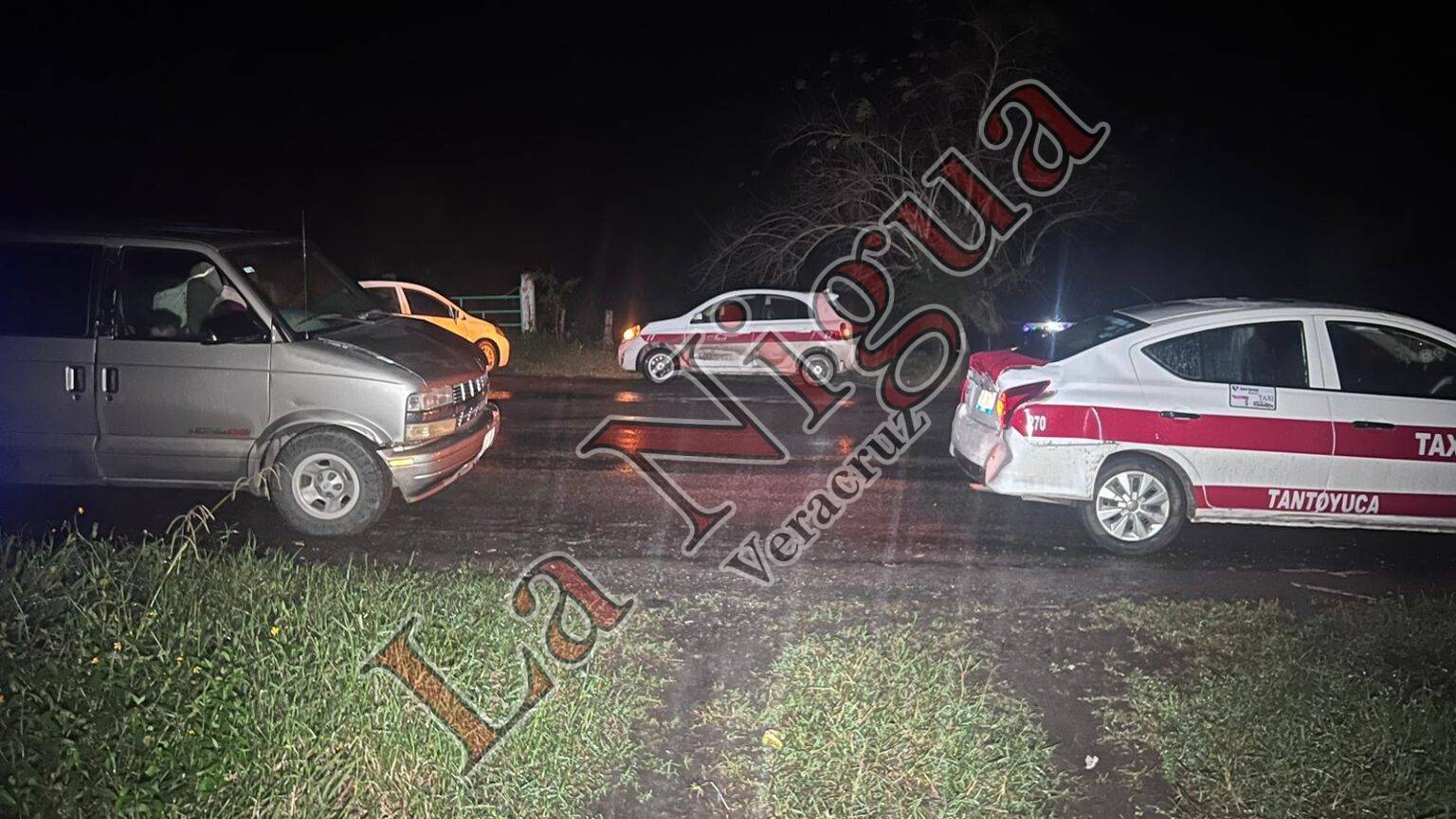 Choque por alcance deja cuantiosos daños materiales