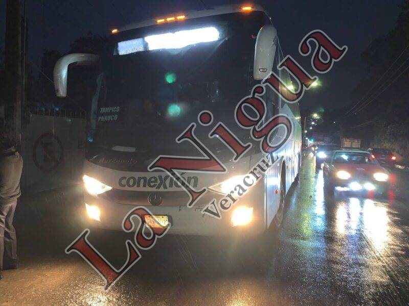 Autobús Conexión provoca choque por alcance
