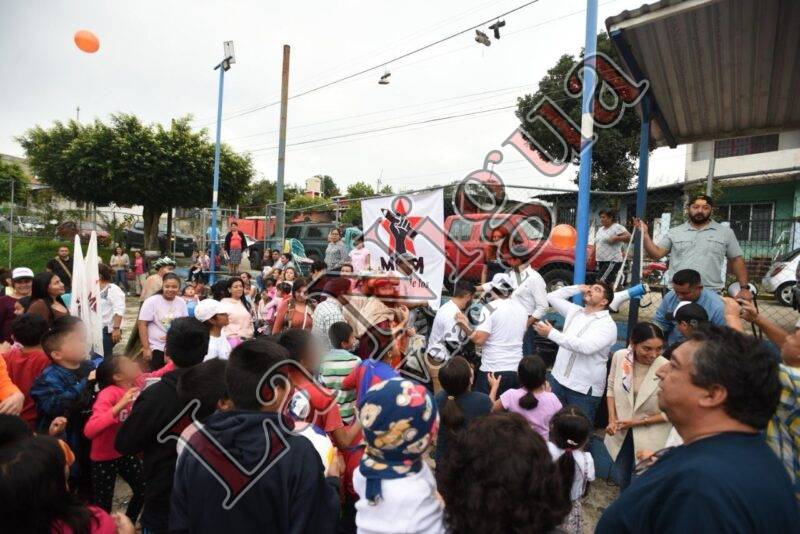 Zenyazen y los Reyes Magos obsequiaron más de 1400 juguetes a peques de Córdoba y Amatlán de los Reyes