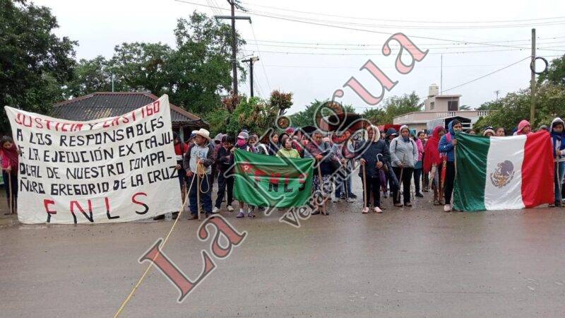 BLOQUEAN CARRETERA ESTATAL EN TANTOYUCA