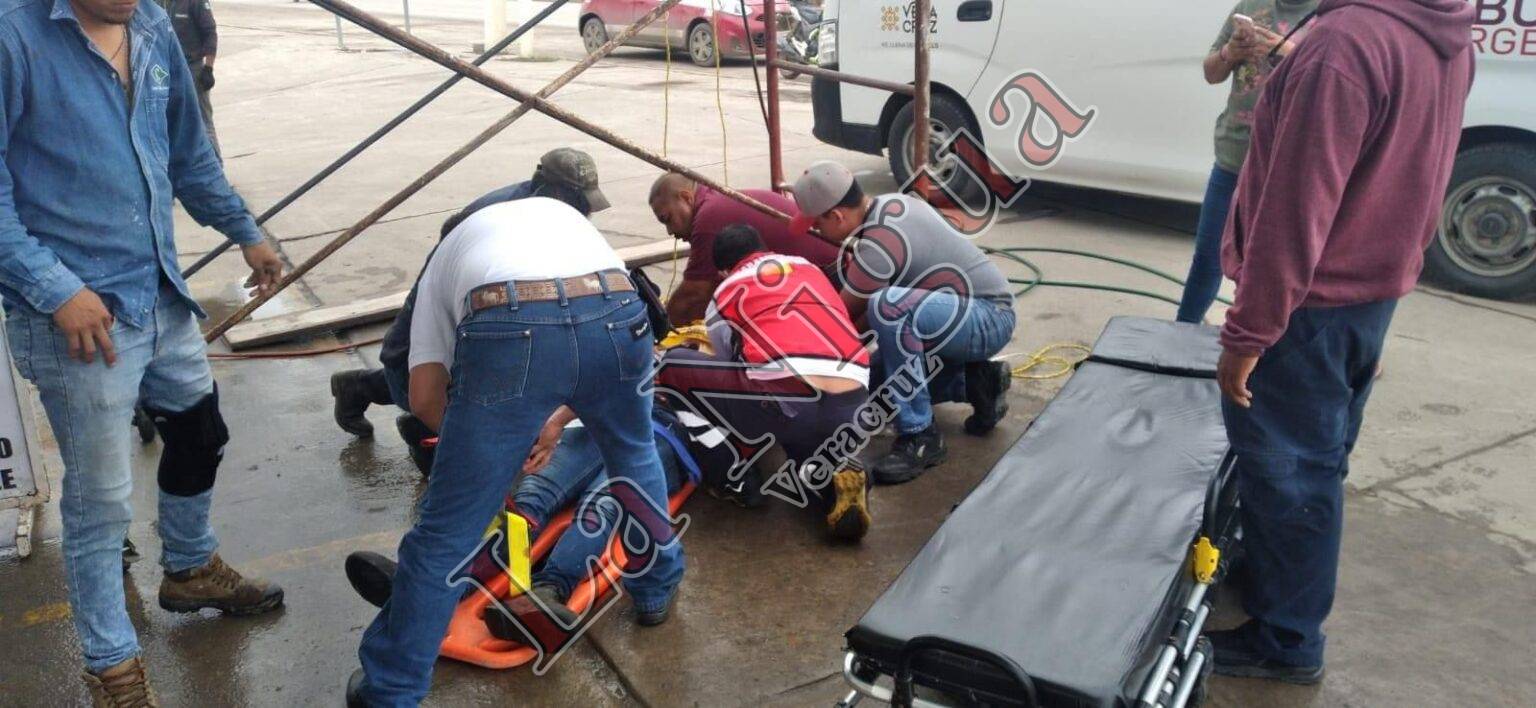 Hombre resulta lesionado tras caer de andamio