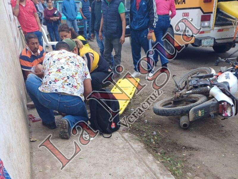 SE IMPACTA MOTOCICLISTA CONTRA CAMIONETA