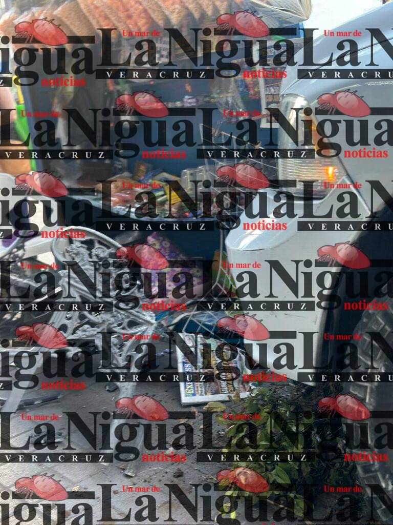 Conductor de camioneta se estrelló con un puesto en pleno centro de Tampico