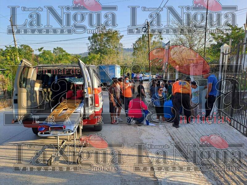 Ocasiona fuerte accidente, irresponsable motociclista en Papantla