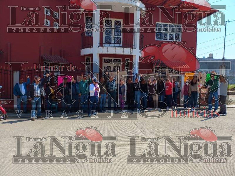 Sindicalistas exigen acciones contra directora de Telebachillerato en Veracruz