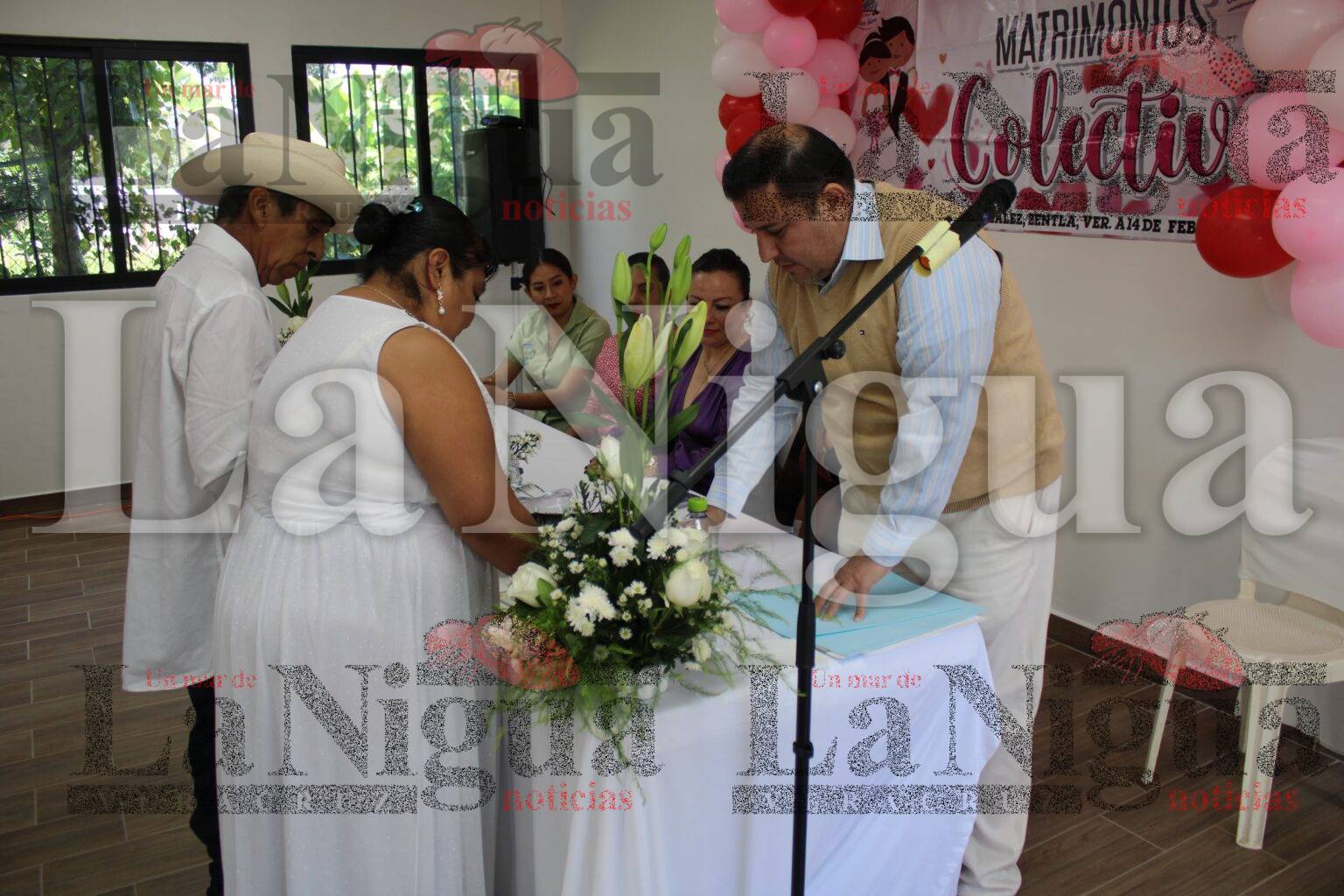 Casan dos parejas en Zentla, por Día del Amor