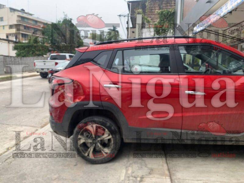 Mujer provoca percance sobre la 20 de Noviembre