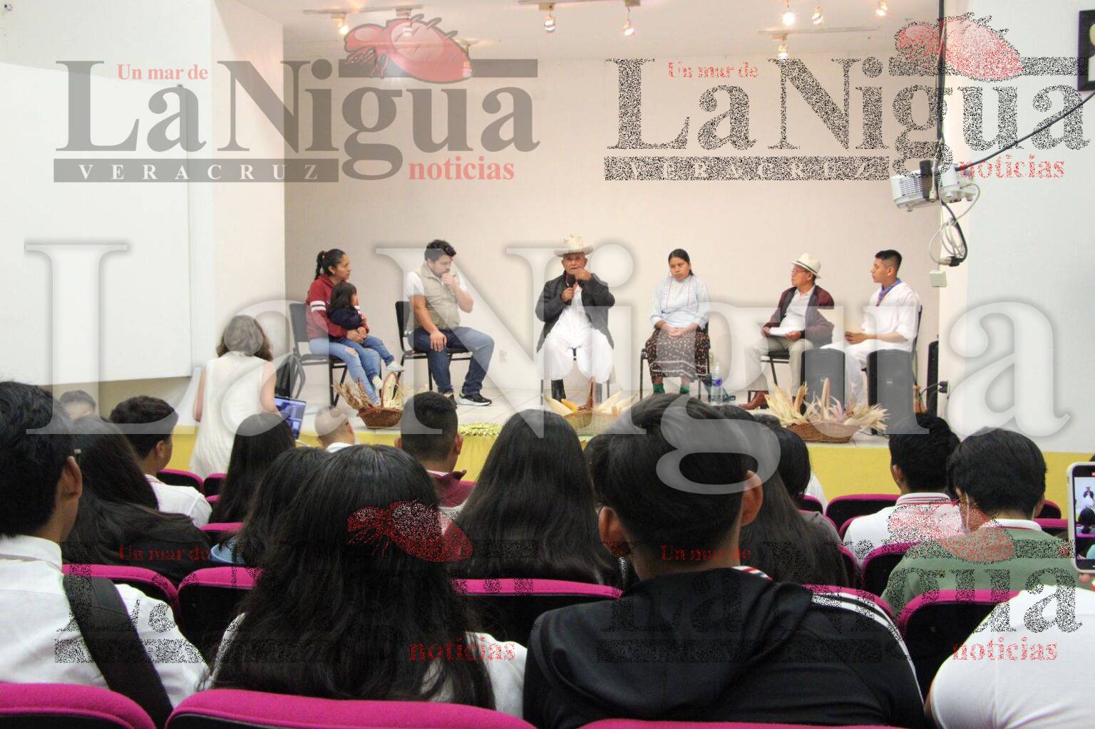 Tarahumaras y Totonacas, comparten experiencia y sabiduría ancestral en Cumbre Tajín 2024.