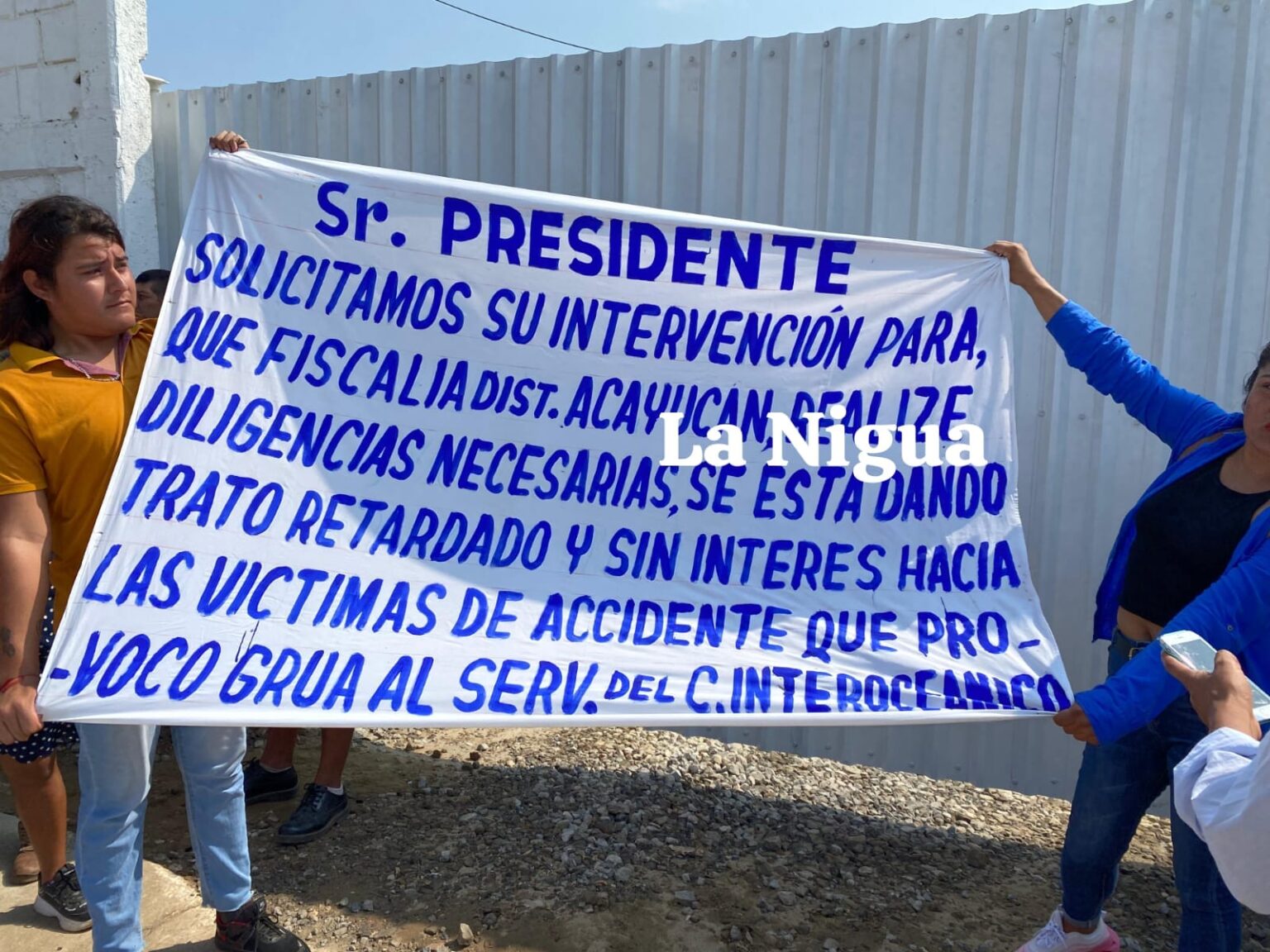 Grúa de Corredor Interoceánico provoca muerte de una familia * Exigen justicia a AMLO