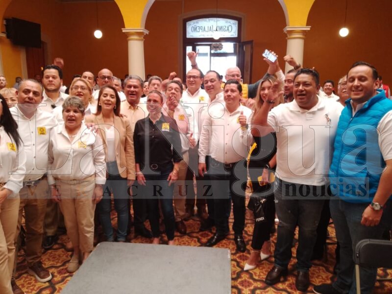 Américo Zúñiga Martínez Promueve la Paz y Trabaja por el Cambio en Xalapa