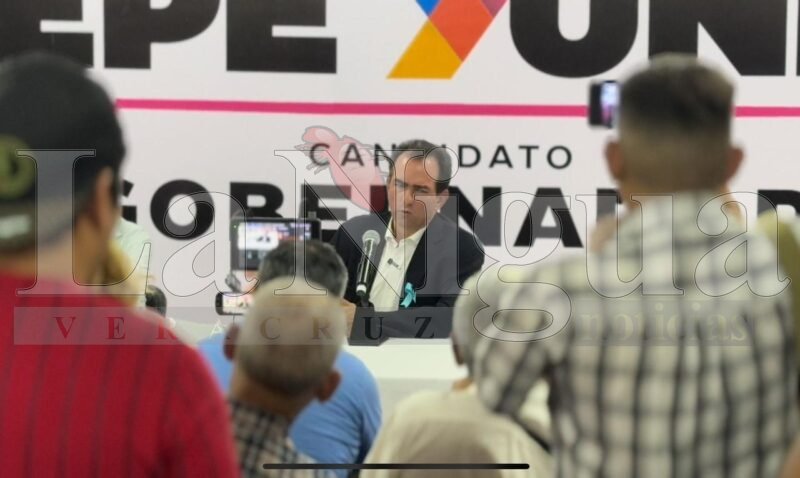 Presenta Pepe Yunes denuncias ante la FGR contra Rocío Nahle