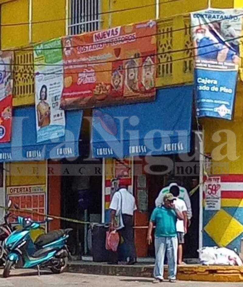 Masculino muere de un infarto en interior de tienda de abarrotes