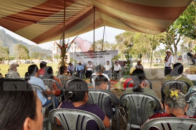 Zenyazen Escobar refrenda su compromiso con los productores de Ixtaczoquitlán