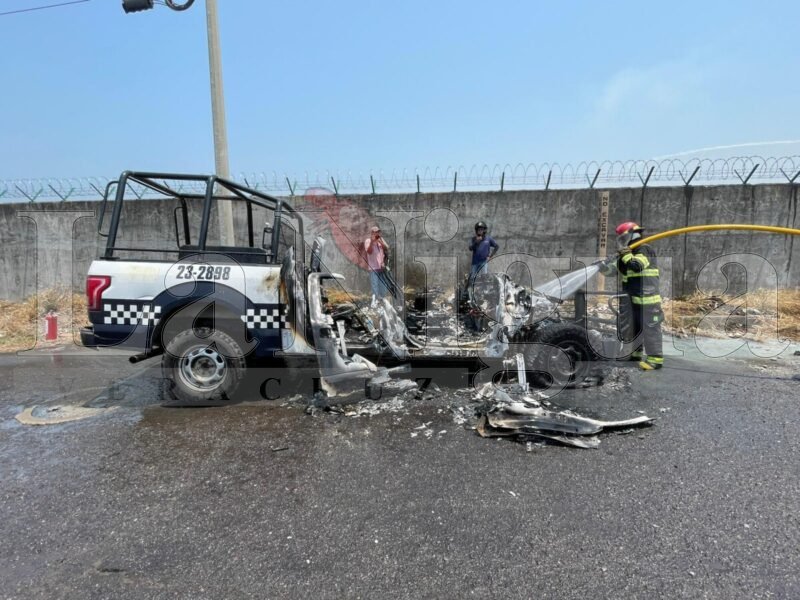 SE INCENDIA PATRULLA ADSCRITA A LA POLICÍA NAVAL CUANDO RECORRIAN LA VIRGILIO URIBE