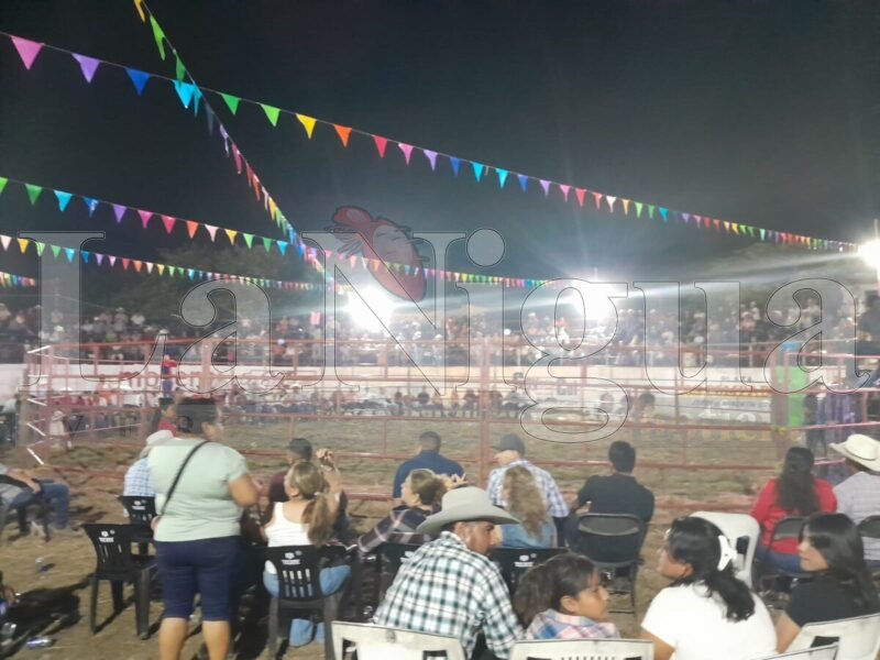 Jinete que fue embestido por toro, será sometido a varias cirugías en la mandíbula