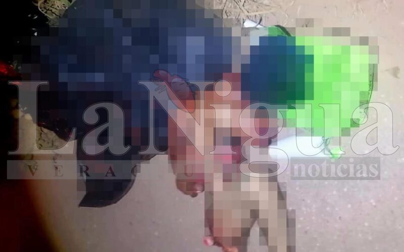 Abandonan cuerpo desmembrado de un hombre y le dejan cartulina, en Agua Dulce