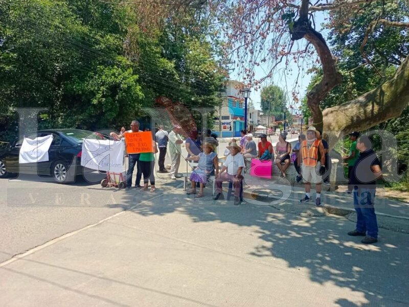 Piden topes en la colonia ampliación