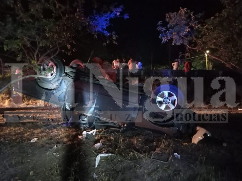 Tres personas lesionadas en accidente grave en la carretera federal Cuitláhuac-La Tinaja