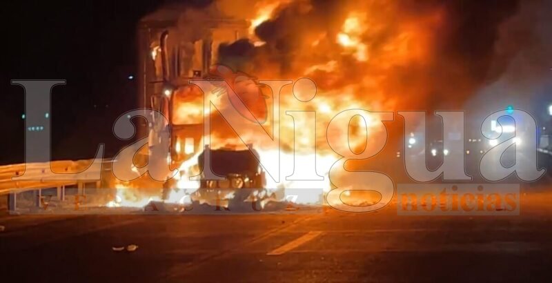 Arde tráiler en la pista