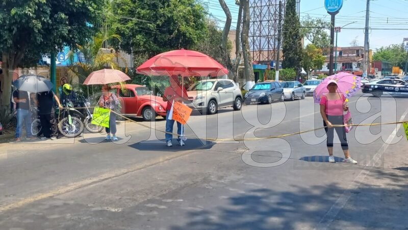 Bloqueo en Xalapa por Falta de Agua Potable: Ciudadanos Exigen Respuestas