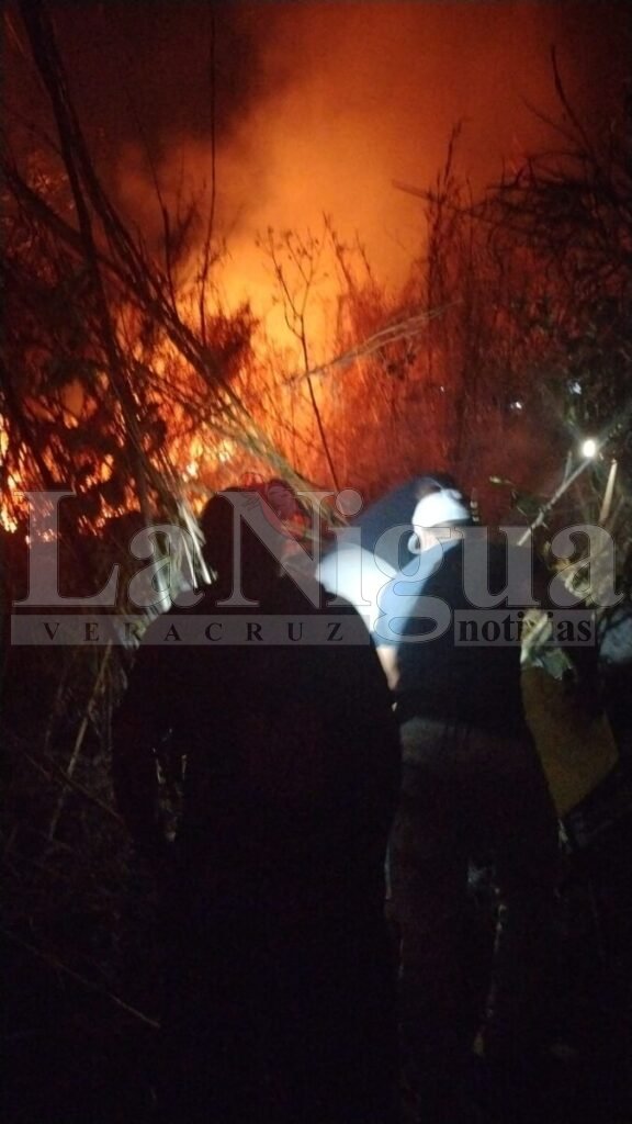 Incendio en el Cerro de Zapoapan Moviliza a Protección Civil en Ixtaczoquitlán