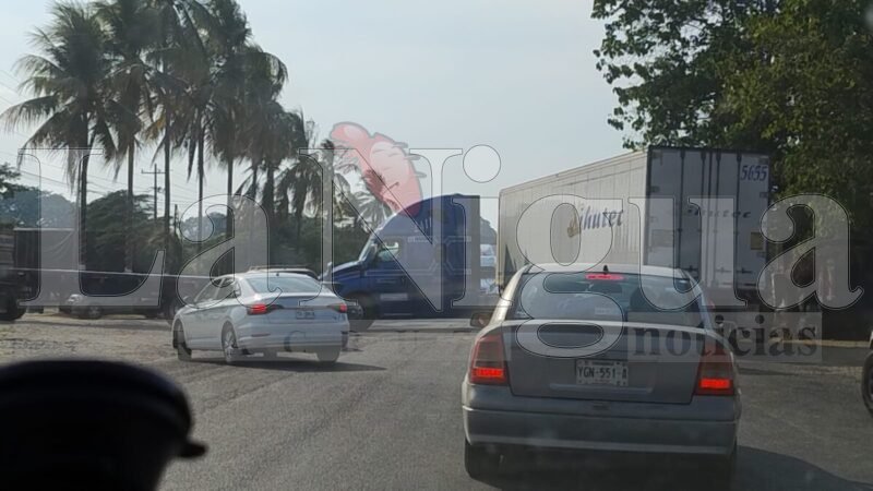 REALIZAN BLOQUEOS EN TIERRA BLANCA Y TRES VALLES TRAS BALACERA