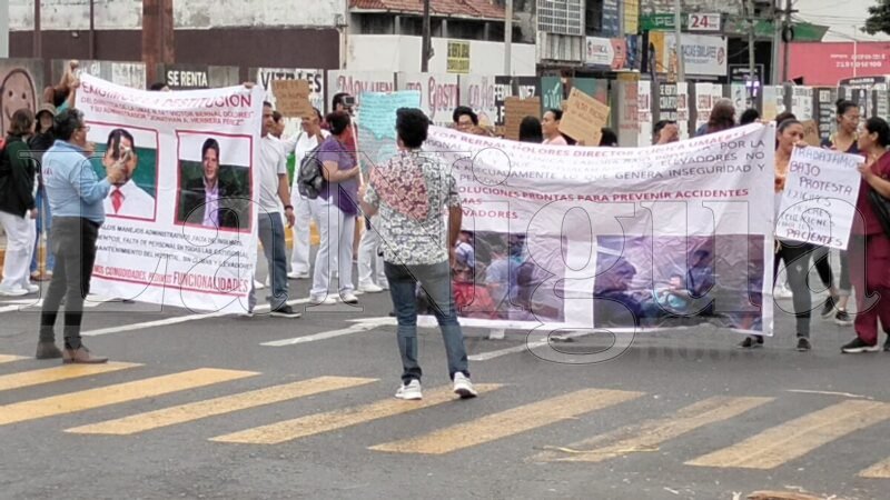 Manifestación del Personal de Enfermería del IMSS Clínica 14 en Veracruz