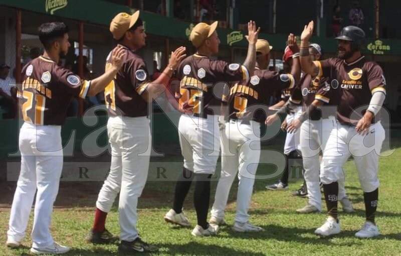 Cafés dejó tendidos en el terreno a Alacranes de Cotaxtla 7-6 en 8