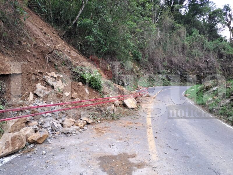 Desprendimiento de Tierra en la Carretera Chonamanca – Paso del Águila