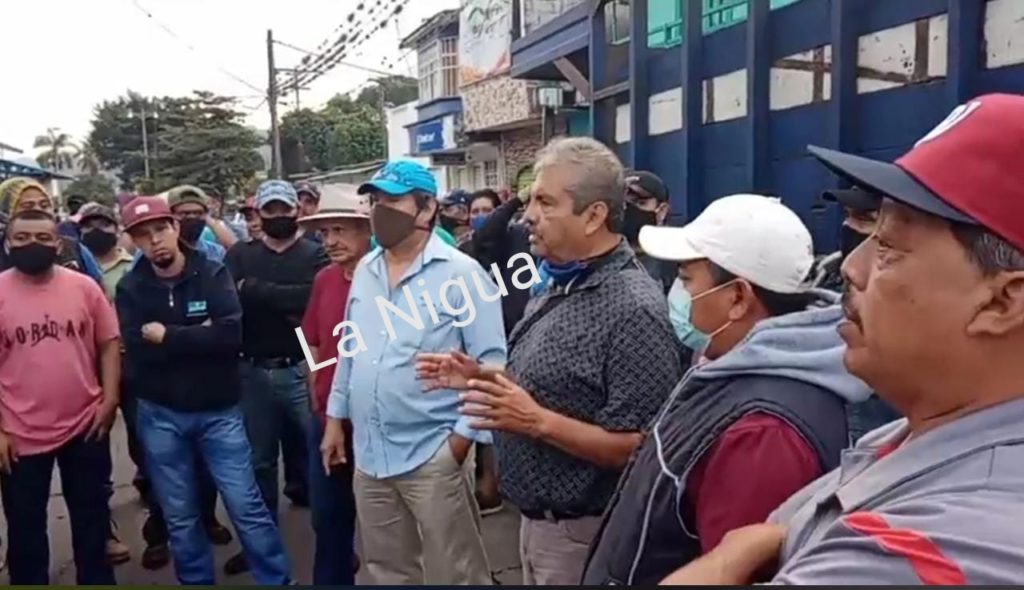 Trabajadores de la Industrial Azucarera sección 23 realiza paro de labores en el ingenio Central El Potrero