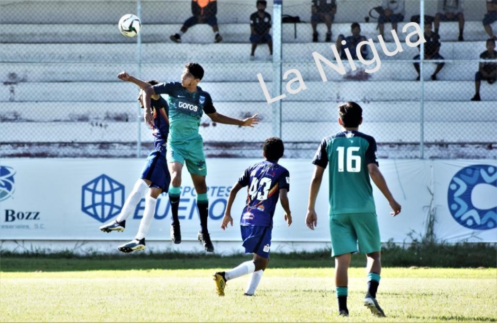 Colegio Once Córdoba juega en elfacebook de Noé Flores Cortés
