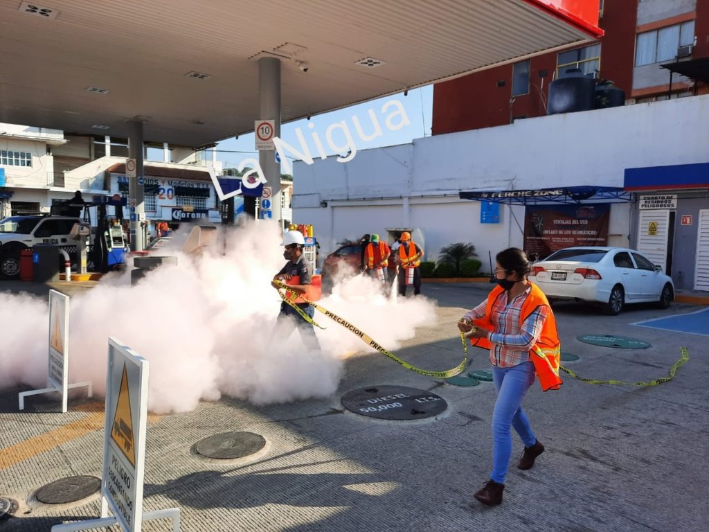 Capacitan a personal de gasolineras ante contingencias en Papantla