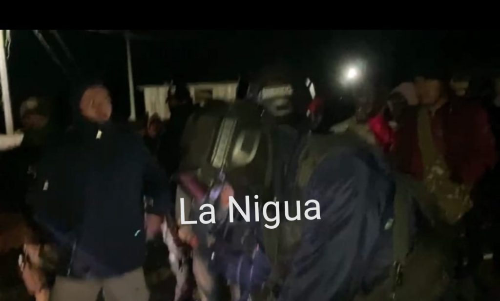 Autodefensas de Calcahualco frustran robo a turistas. #LosDatosDeCuit