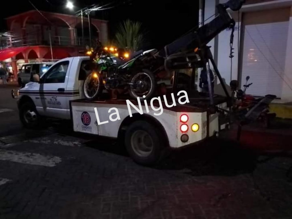 Abandonan moto con reporte de robo