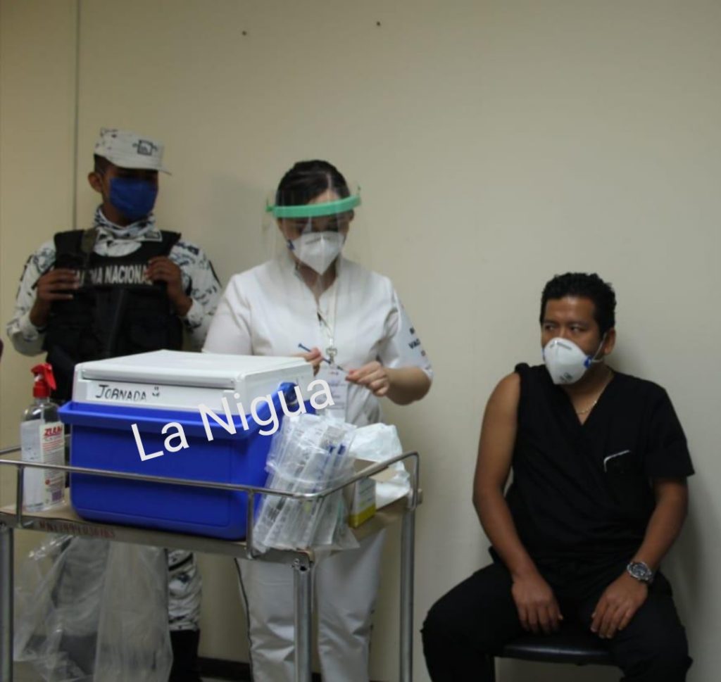 Inició la aplicación de Vacunas para trabajadores que brindan atención a pacientes con COVID-19