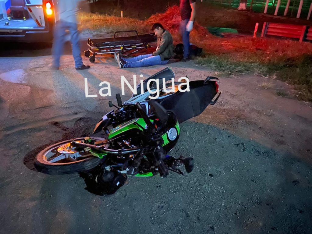 Motociclista se accidenta en la Transístmica tramo Acayucan – Sayula de Alemán