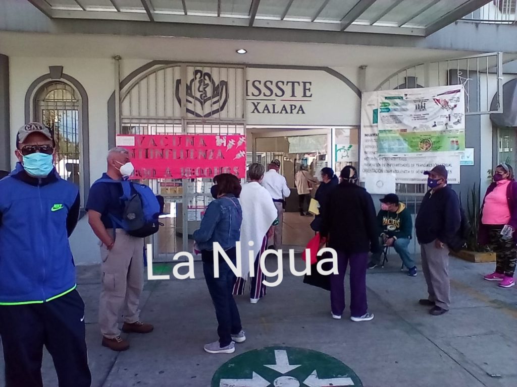 Esta mañana de viernes bloquearon derechohabientes la avenida Orizaba, por falta de medicamentos que no les han surtido