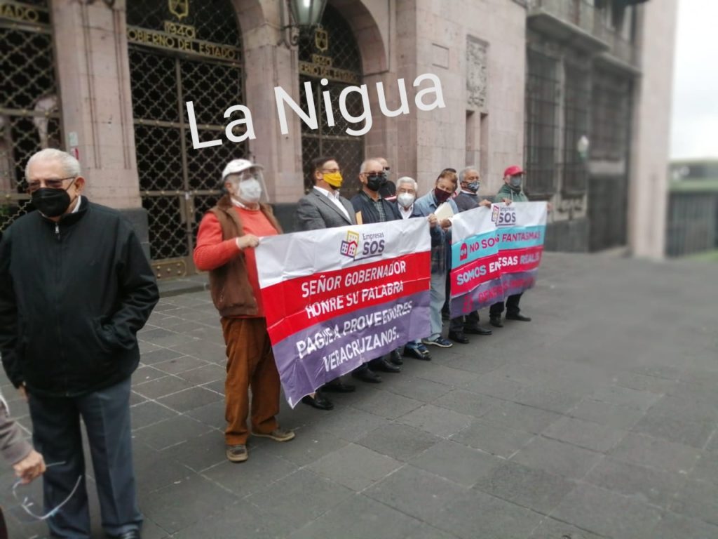 Asociación de empresas se manifestaron piden al Gobernador Honre su palabra pague a proveedores Veracruzanos