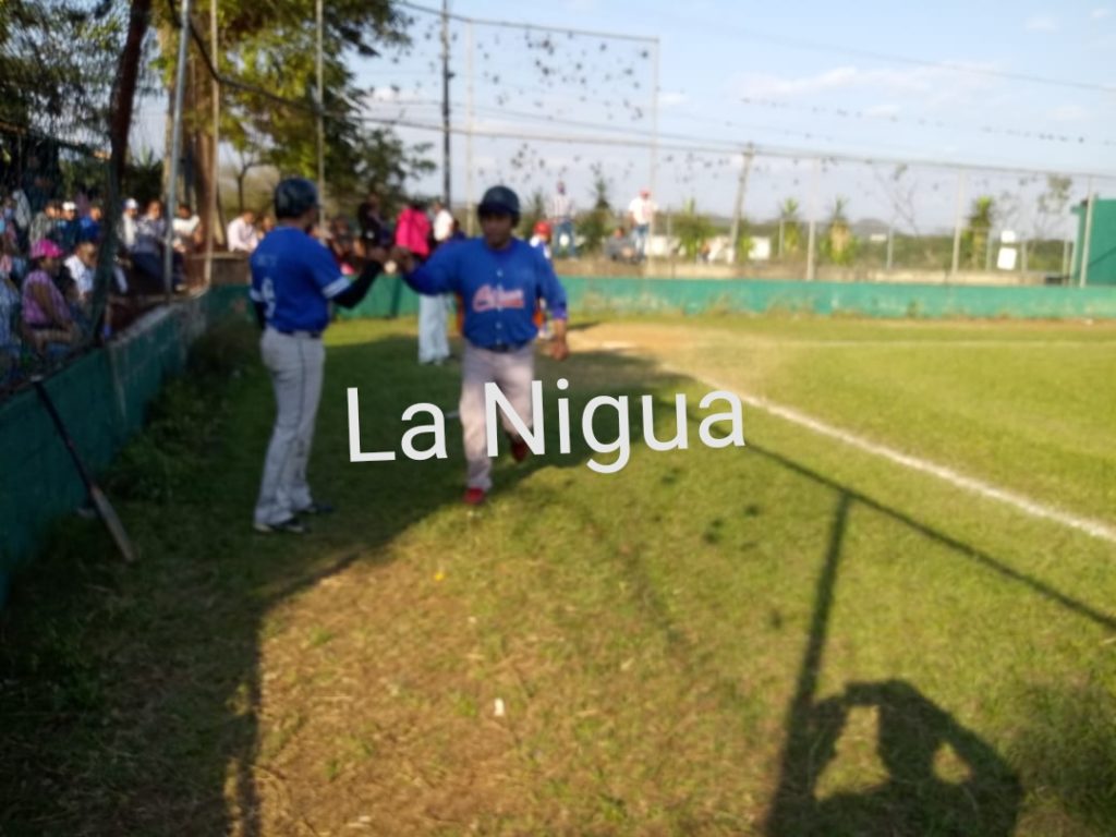 Italia superó a Jabalíes 13-12