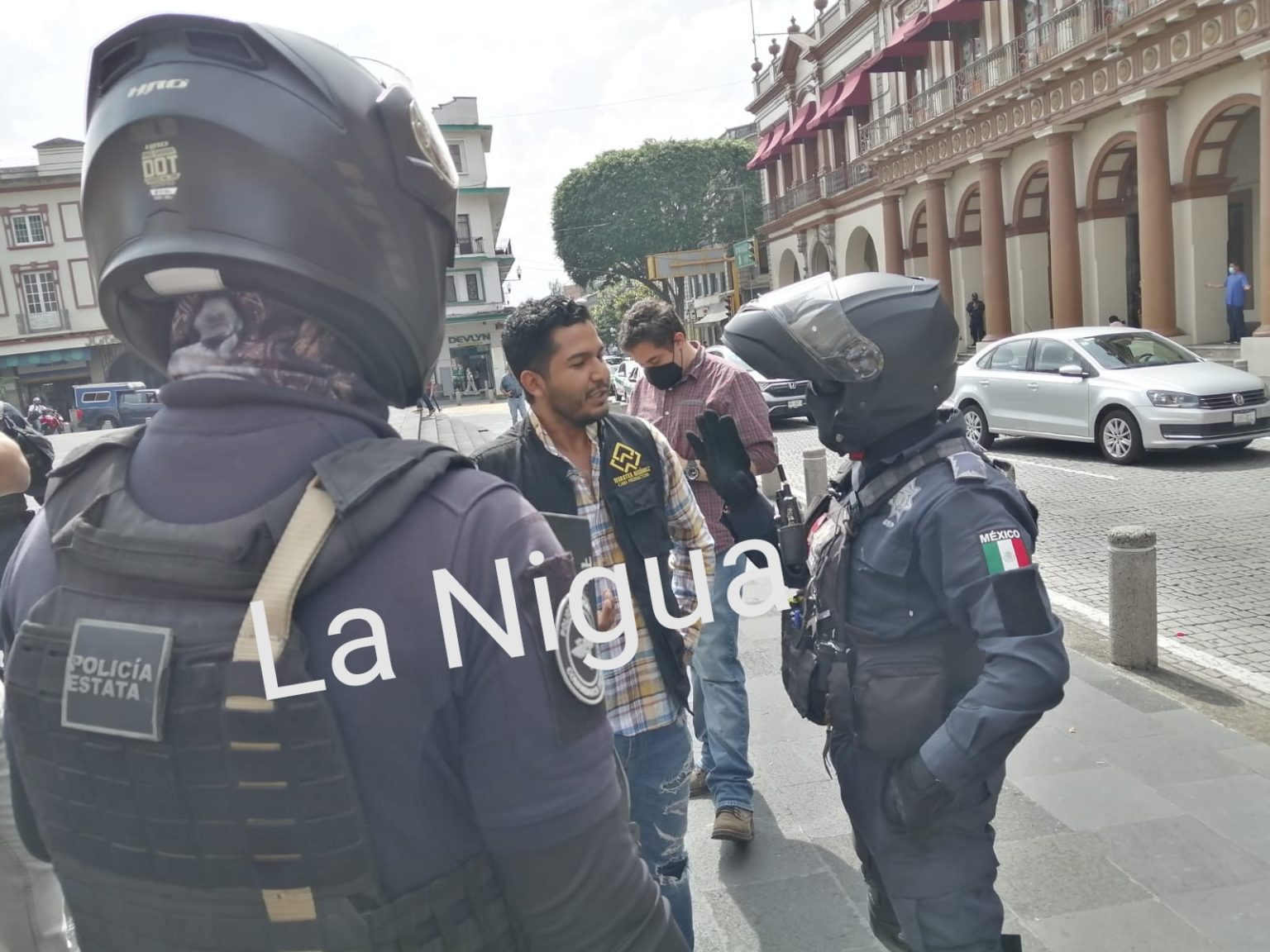 Productor estaba realizando su trabajo, elementos de la SSP le prohibieron tomar fotos en la vía pública