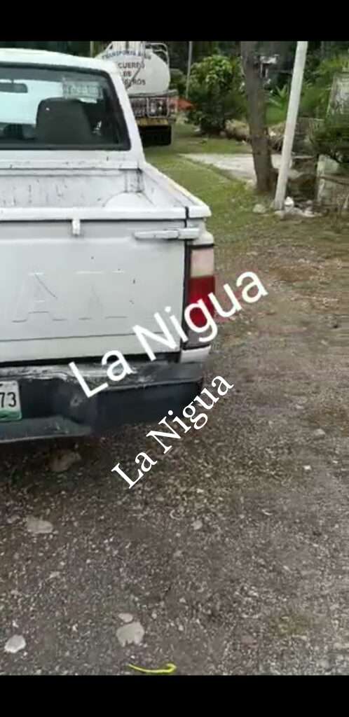 A punto de salirse de carretera camioneta de Sesver