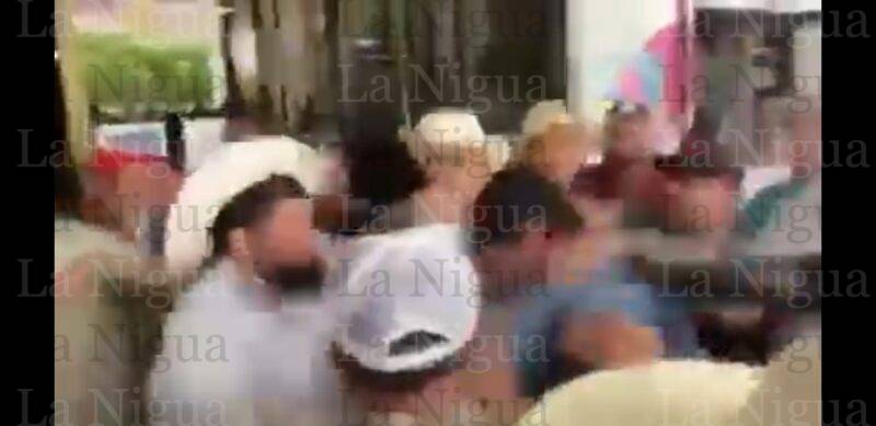 Trigueros golpean al secretario de agricultura de BC Norte.