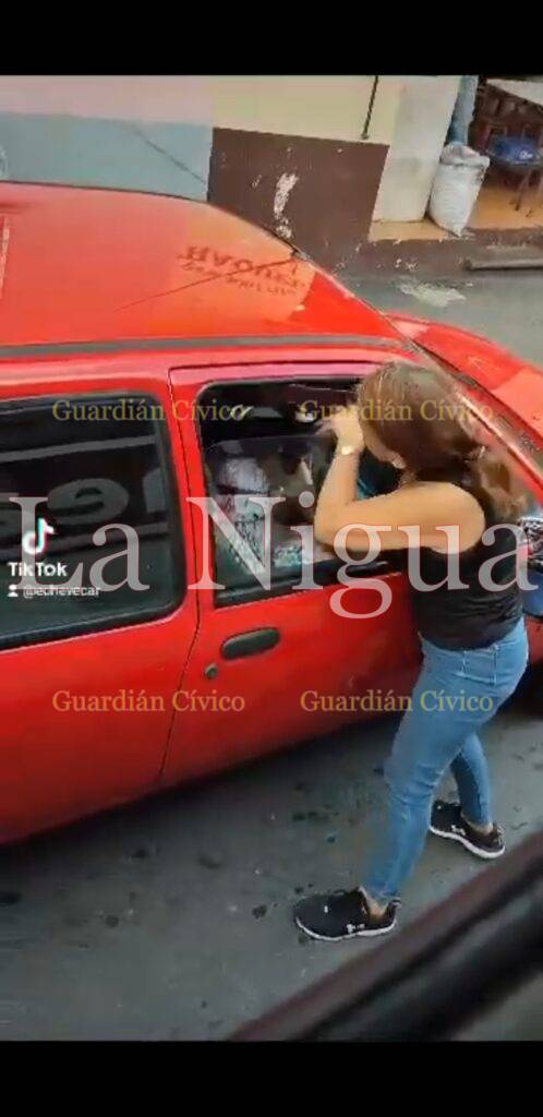 Marido infiel causa cierre de calle y movilización de policía