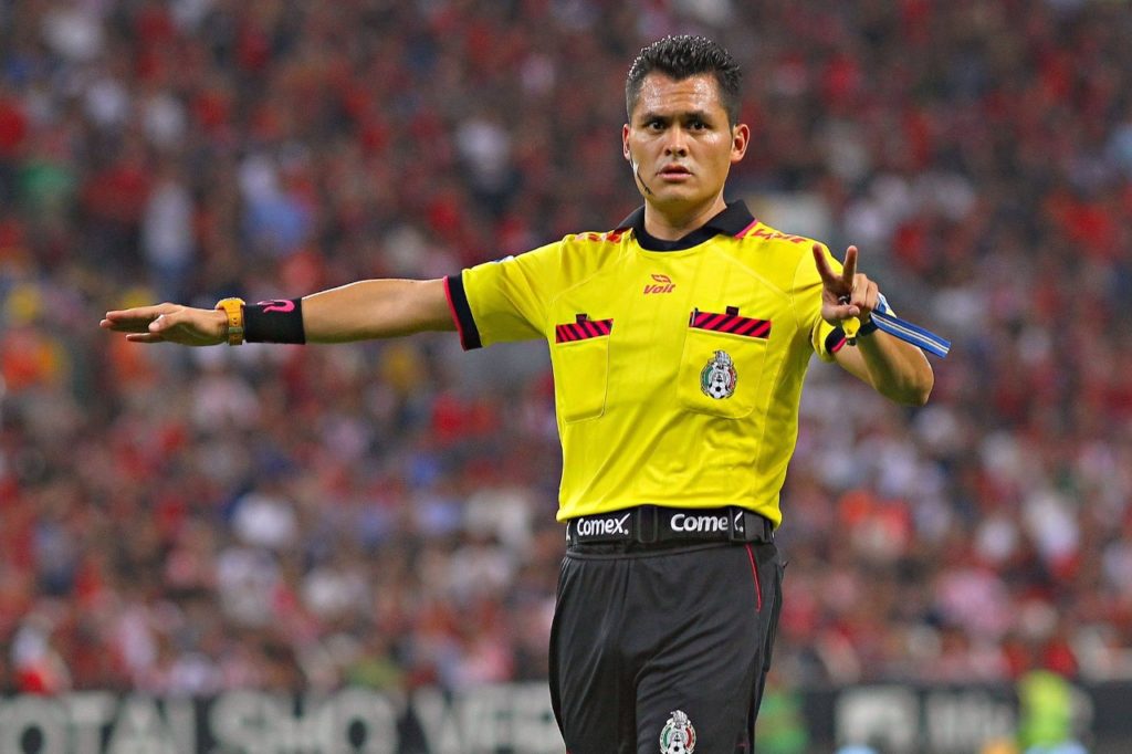El árbitro orizabeños Jorge Pérez Durán, cumplió en el clásico